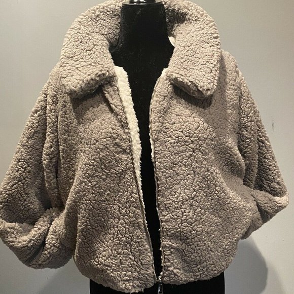 Francesca's Collections Jackets & Blazers - NEW Francesca's Cropped Sherpa Fuzzy Jacket